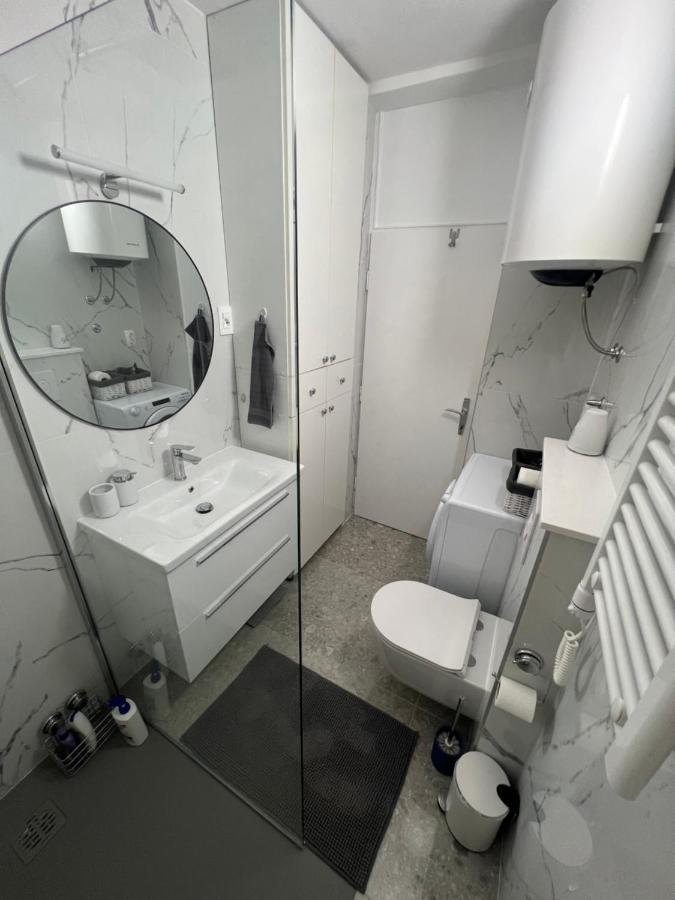 Center Twiggy Apartment