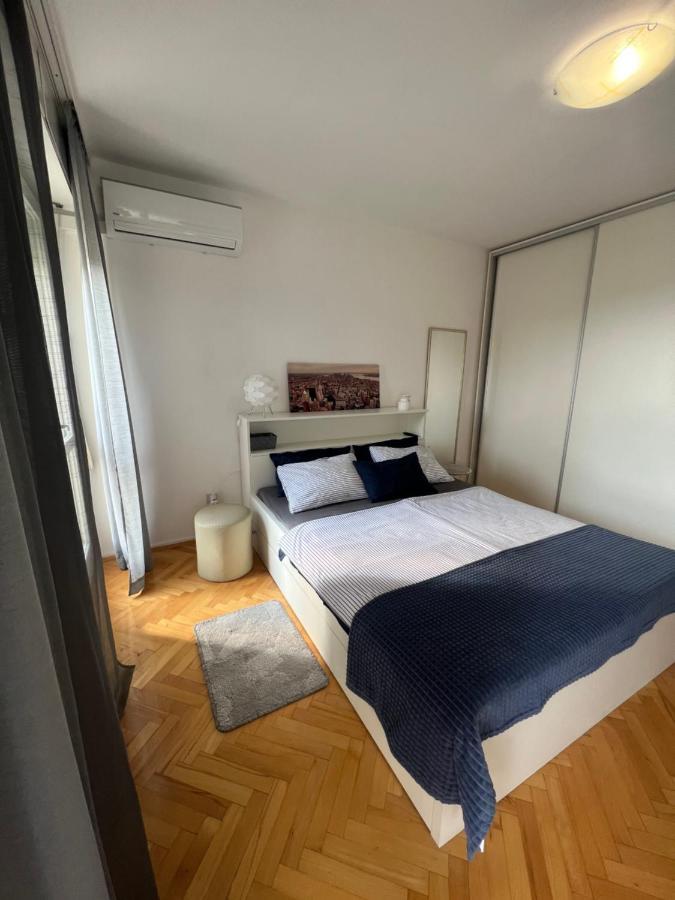 Center Twiggy Apartment