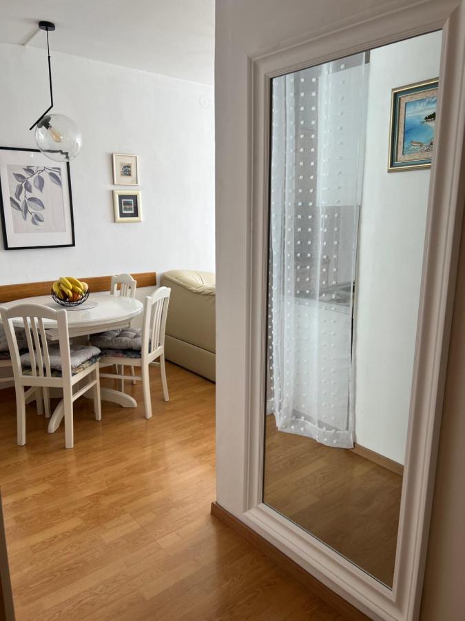 Center Twiggy Apartment